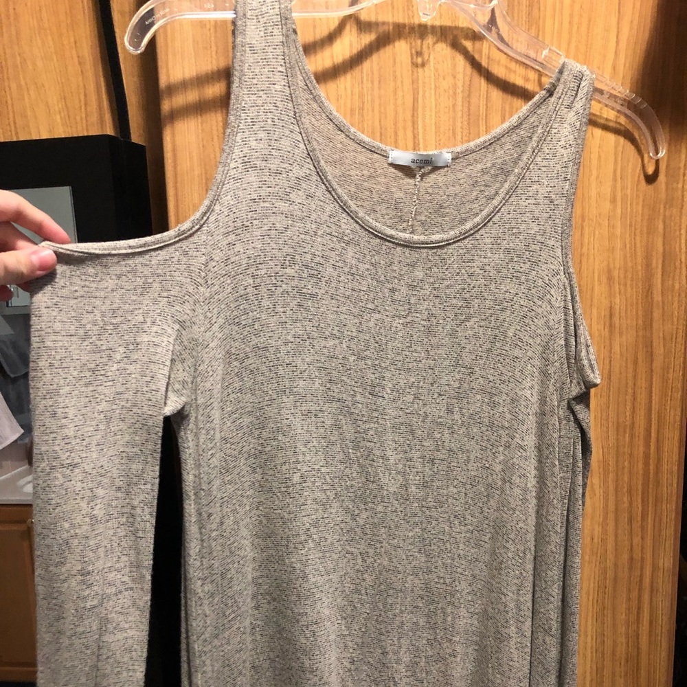 Open shoulder shirt